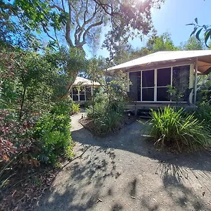https://castaways-moreton-island.queenslandhotels.net
